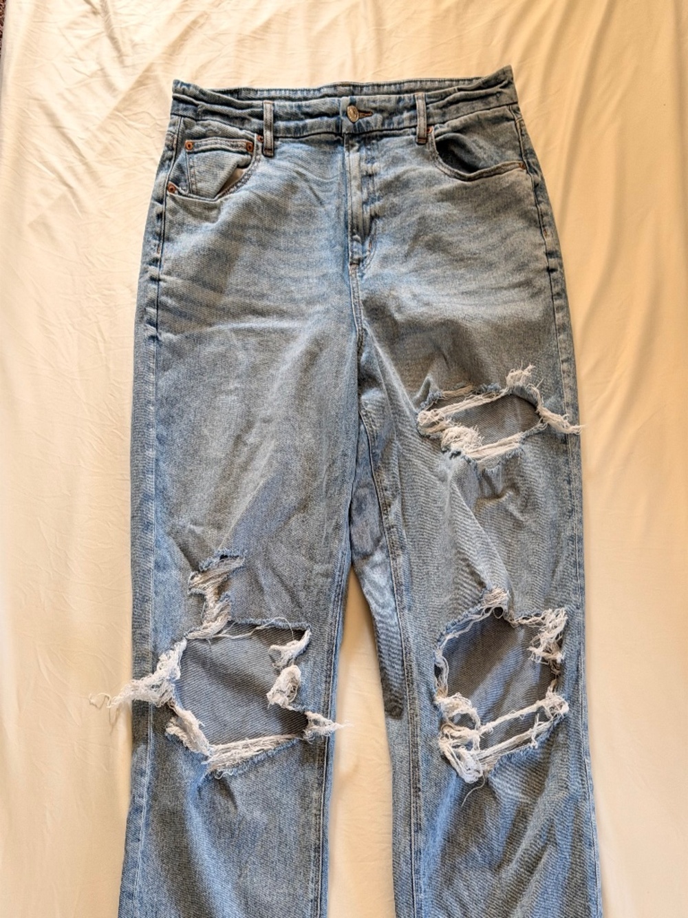 American Eagle Ripped Jean